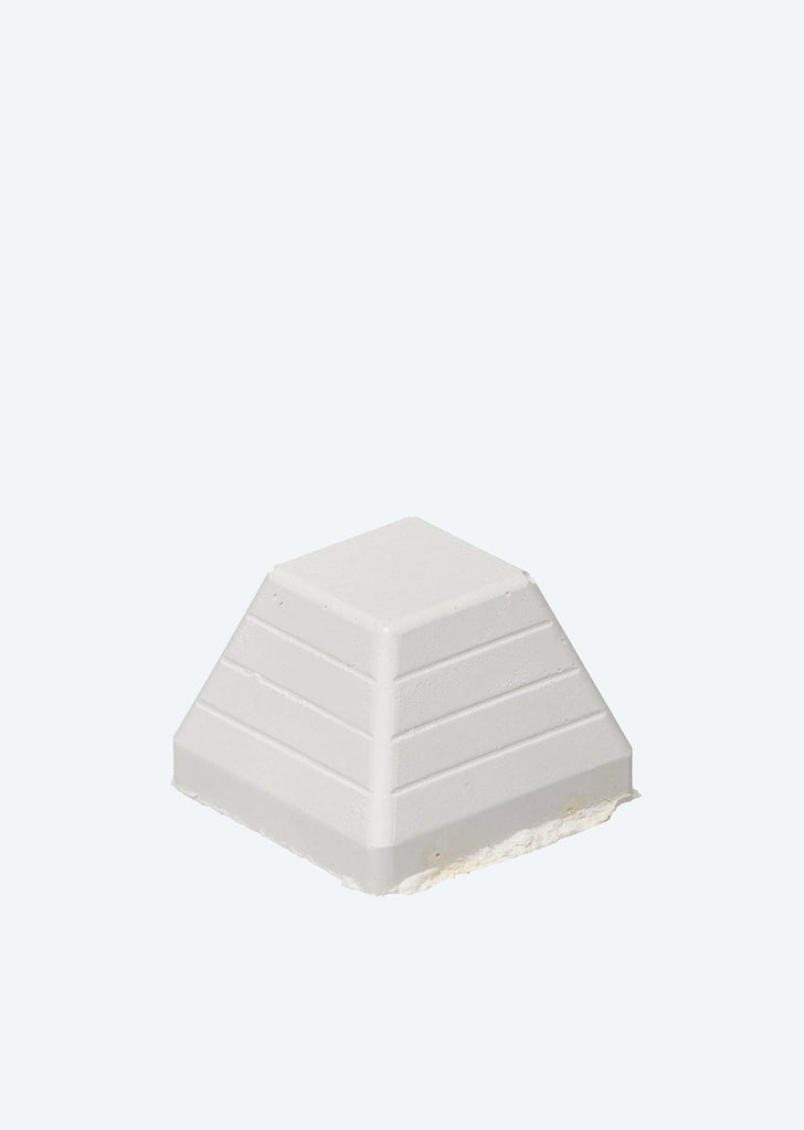 API Vacation Pyramid Fish Feeder